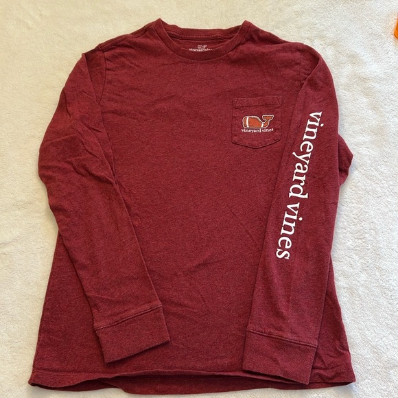 Vineyard Vine Football Whale Logo Sleeve Pocket Tee Size Medium youth. - Picture 2 of 6